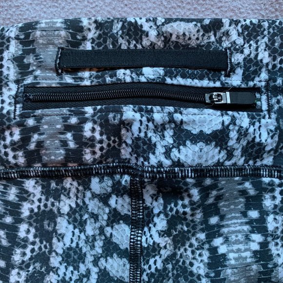 Under Armour Cropped Snakeskin Leggings - Picture 2 of 4